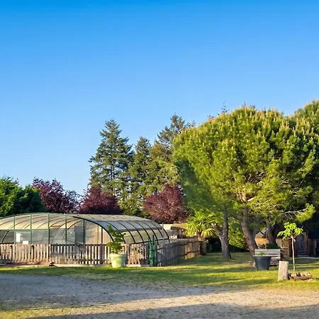 Confortable Avec Piscine Partagee A