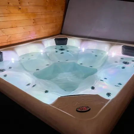 Confortable Avec Piscine Partagee A Chazemais